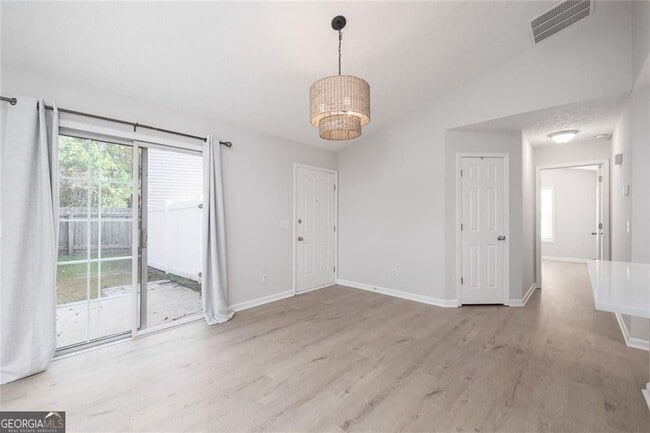 Building Photo - 211 Daventry Way