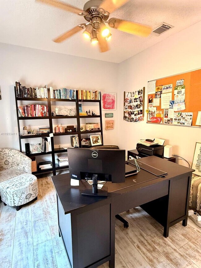 Building Photo - 3729 SW 51st St