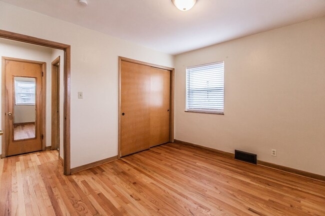 Building Photo - 5005 Winona Ave