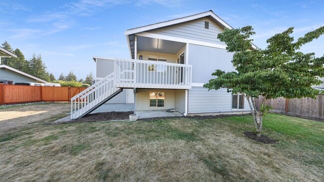 Building Photo - 3 Bed 2 Bath - Large Yard - Group - Dog Fr...