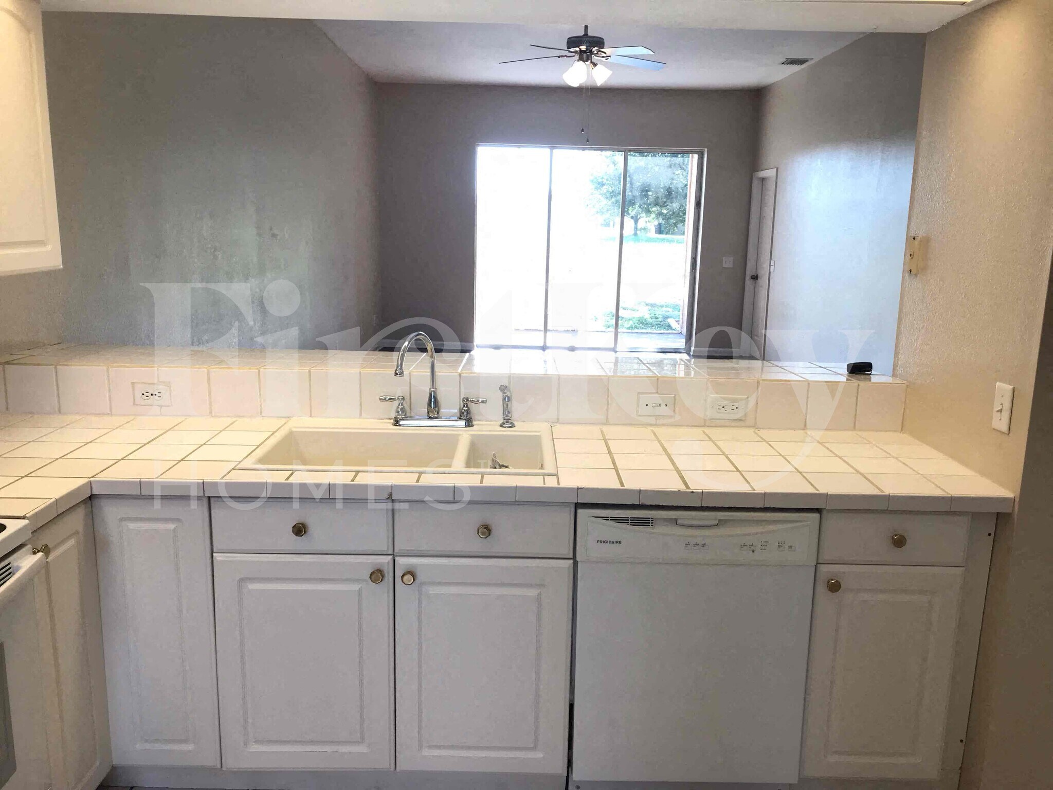 Building Photo - 1036 SE 11th Terrace