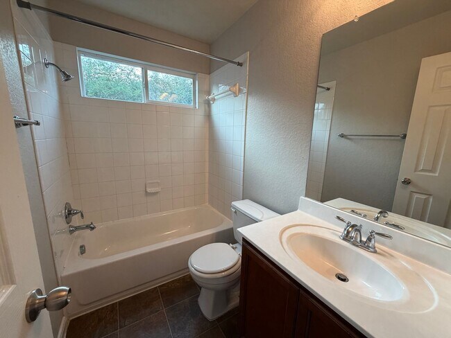 Building Photo - Lovely 3/2 in Gardens of Ranch Estates, NBTX