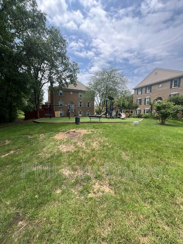 Building Photo - 7427 Salford Ct