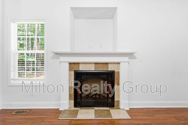 Building Photo - 80 Valor Cir