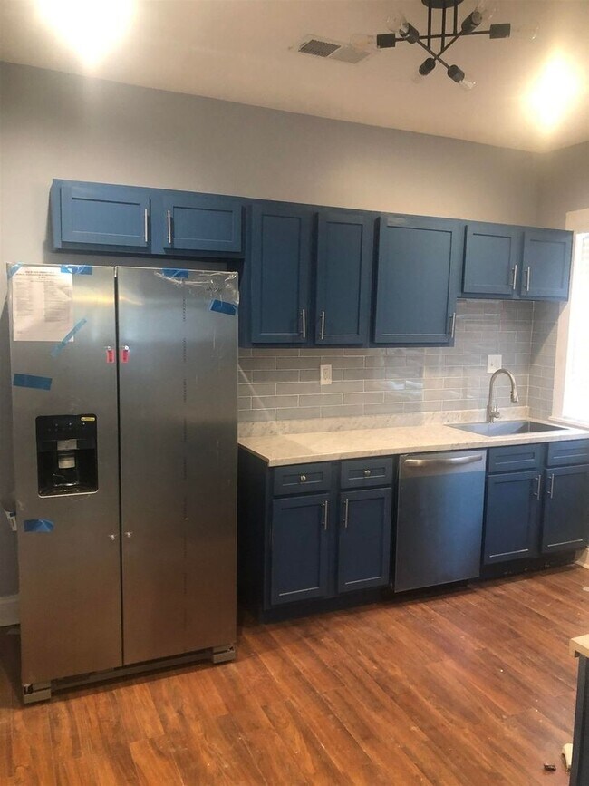 Building Photo - Midtown Charm!  Updated 3BR/2BA house