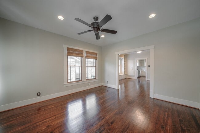 Building Photo - 1123 E 7th St