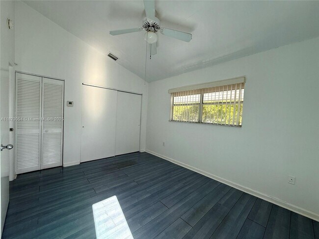 Building Photo - 798 Crandon Blvd