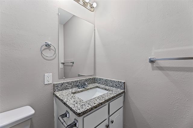 Building Photo - 221 Asbury Dr