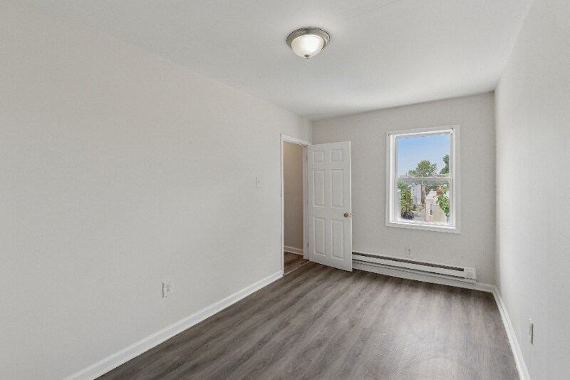 Building Photo - 931 W York St