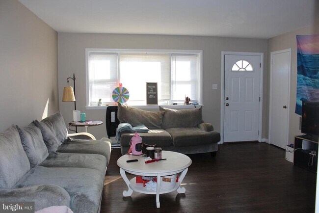 Primary Photo - 607 Heston Rd