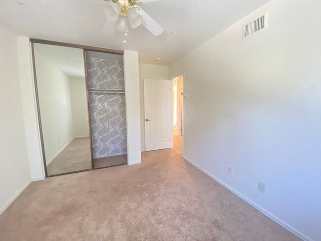 Building Photo - 3-Bedroom Townhome in Prime Calabasas Location