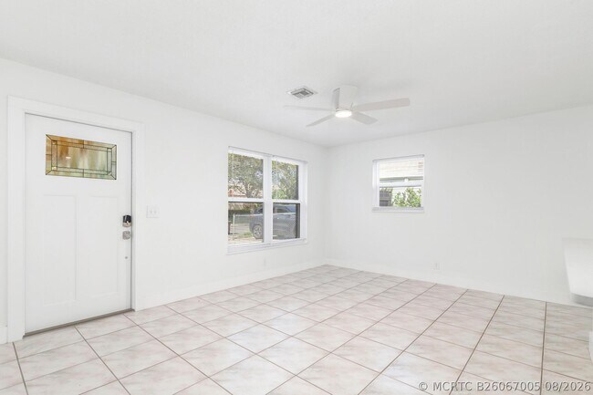 Building Photo - 411 Summa St