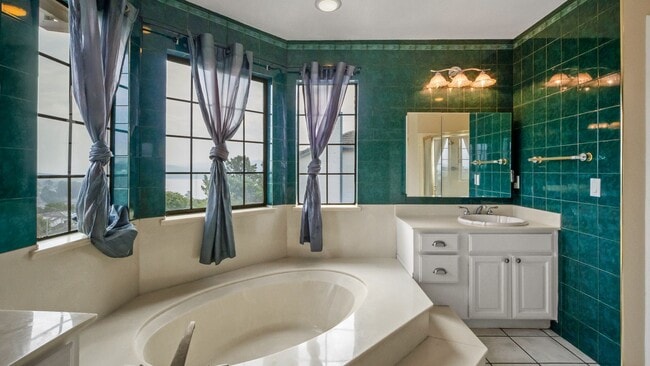 Building Photo - BEAUTIFUL HOME IN THE GLEN COVE AREA  OF VALLEJO WITH VIEWS OF THE BAY