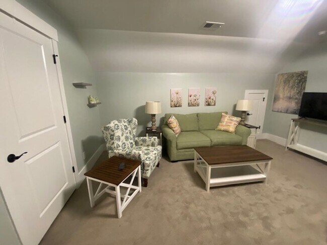 Building Photo - 9249 Crossbill Dr