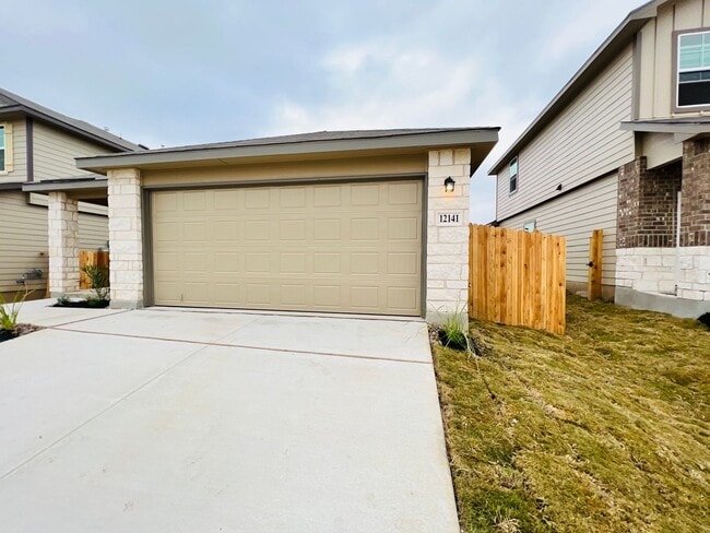 Building Photo - Modern 1-Story Home with Open Floor Plan & Spacious Backyard