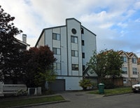 Building Photo - Oak Tree Apartments