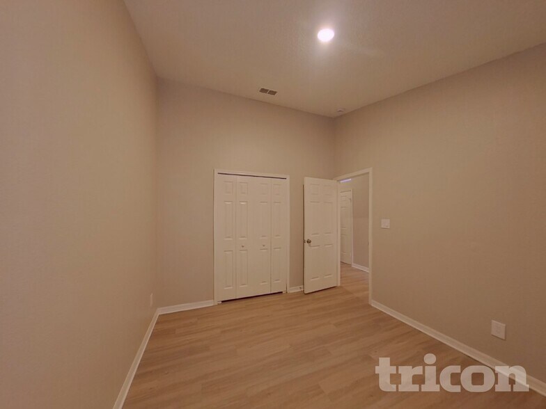 Building Photo - 1067 Stoneham Dr