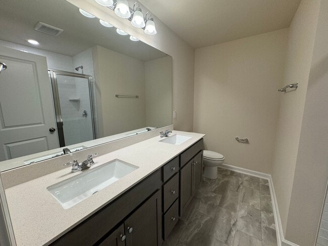 Building Photo - Stunning 3BR 2.5BA Townhome in Jamestown