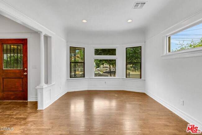 Building Photo - 1492 W 28th St