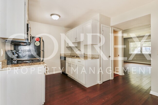 Building Photo - Gorgeous Mount Pleasant Townhome