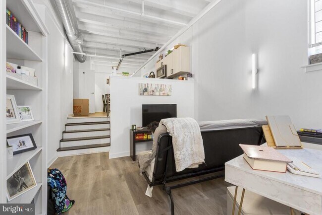 Building Photo - 109 W Wildey St