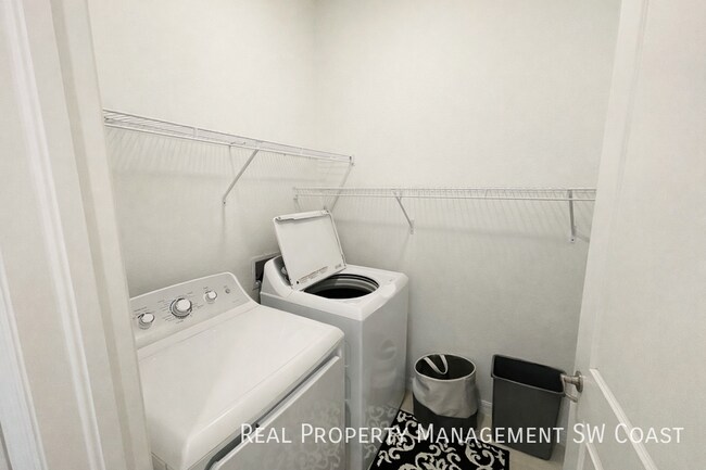 Building Photo - 2555 Vine Ave