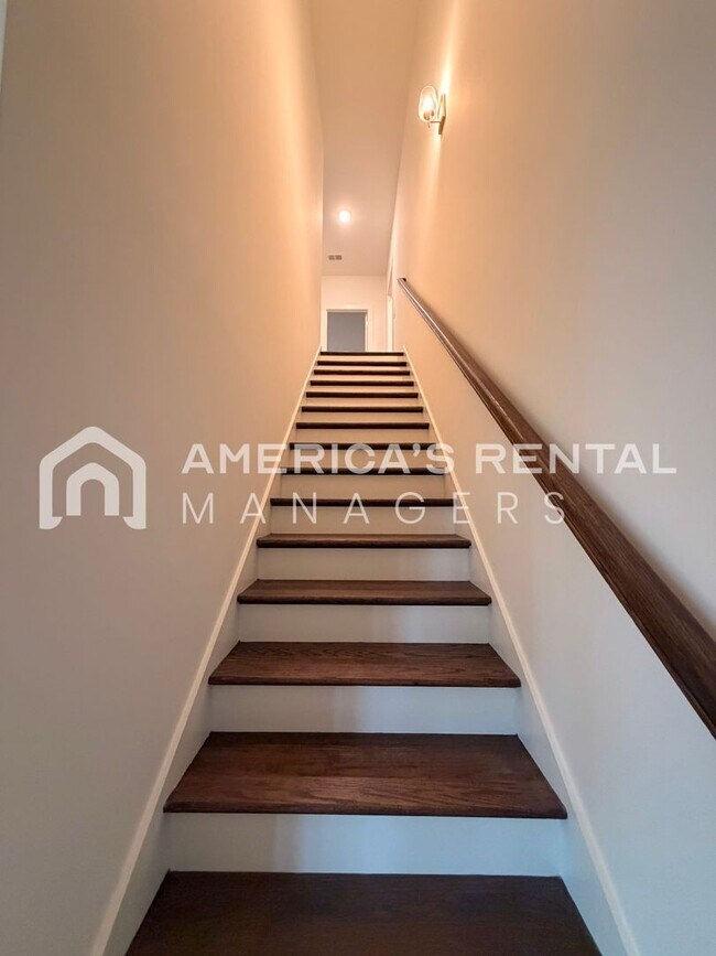 Building Photo - Home for Rent in Vestavia Hills, AL!!! Sig...