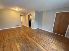 Building Photo - 1116 E Dayton St