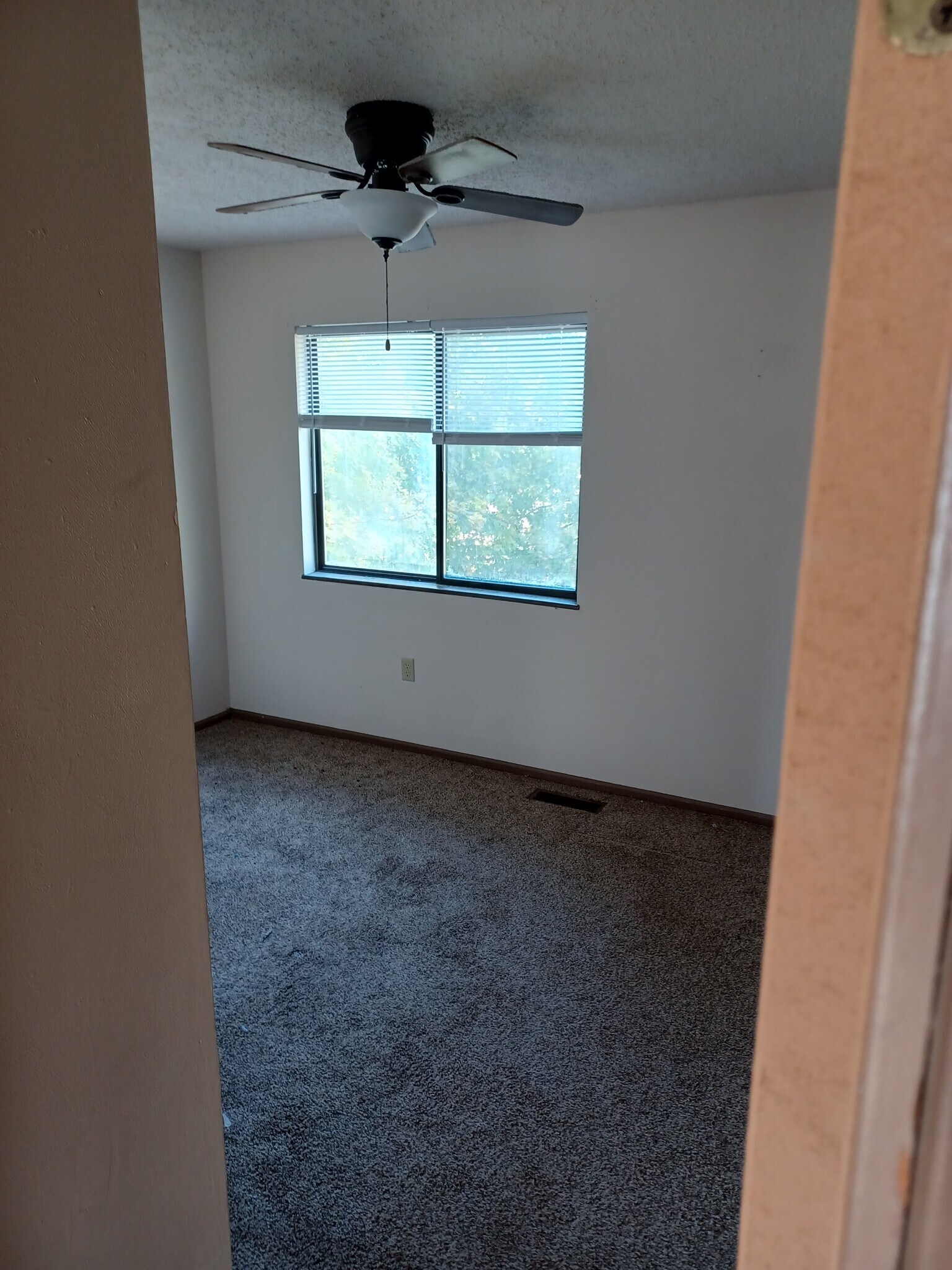 Building Photo - 105 Swan Dr
