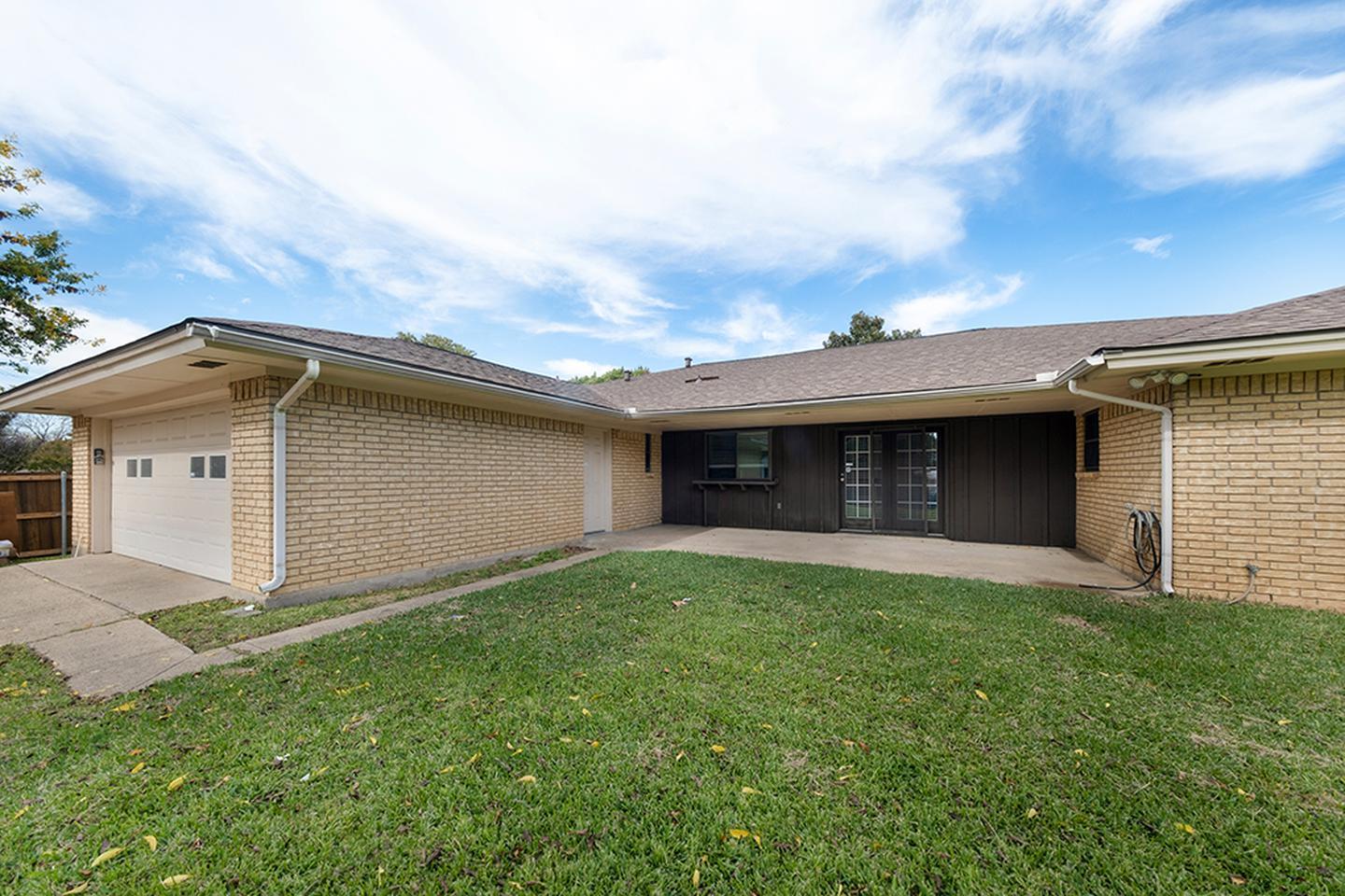 Building Photo - Updated Plano home near Collin Creek Mall