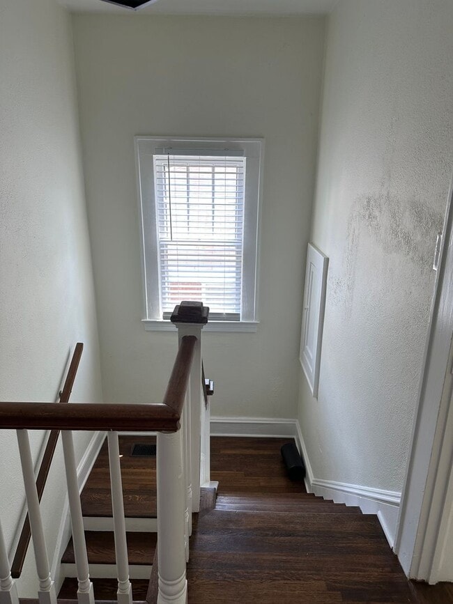 Building Photo - Three bedroom, three bath house in West En...