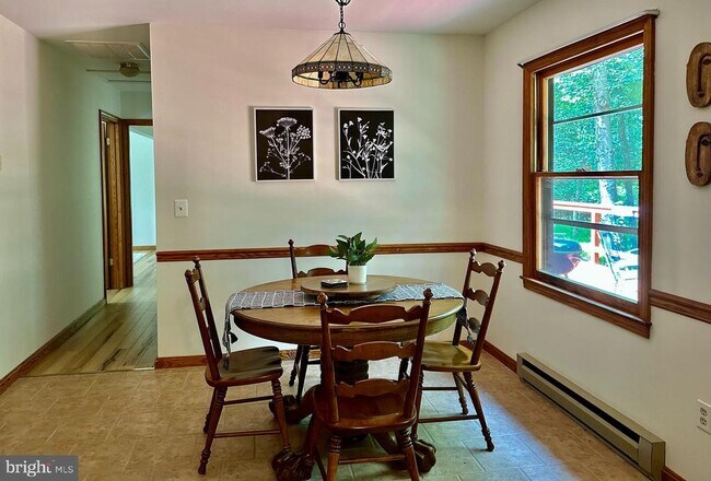 Building Photo - 15679 Edgegrove Rd