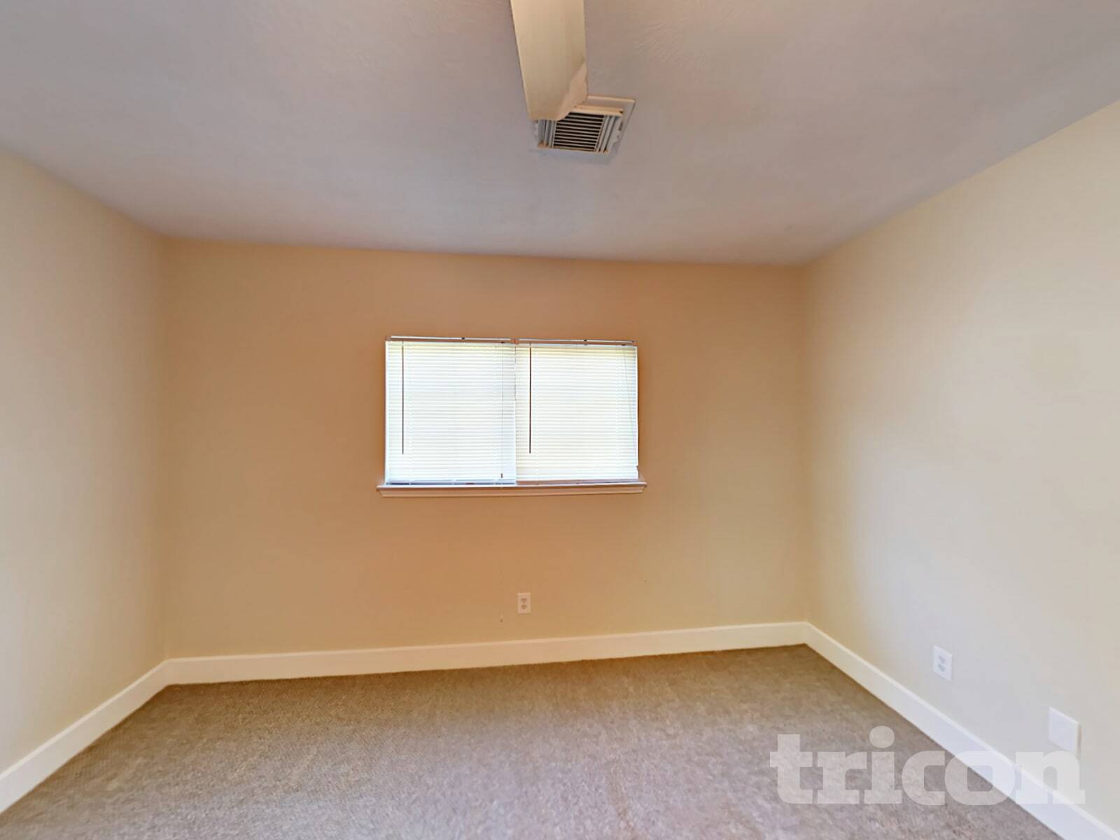 Building Photo - 18167 Woodsdale Ct