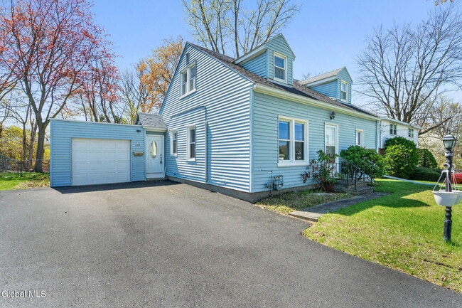 Building Photo - 234 Osborne Rd