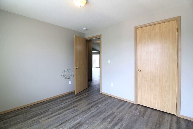 Building Photo - 3 Bedrooms, 2 Bath Home in West Pasco