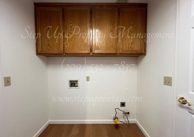 Building Photo - Cozy and Charming 3 Bedroom 2 Bathroom in ...