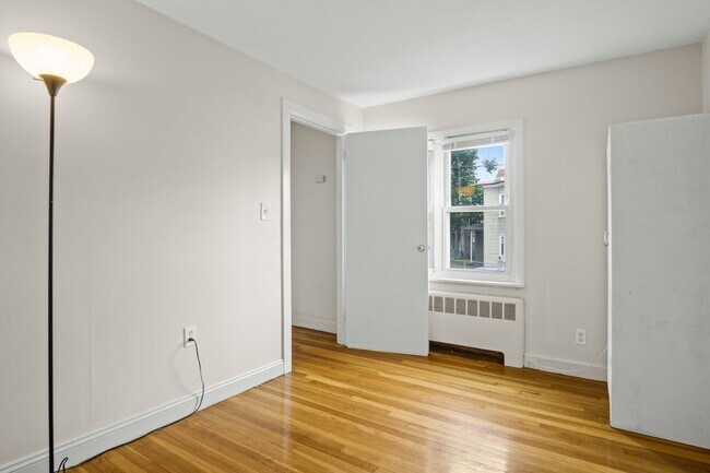 Building Photo - 25 Bailey St