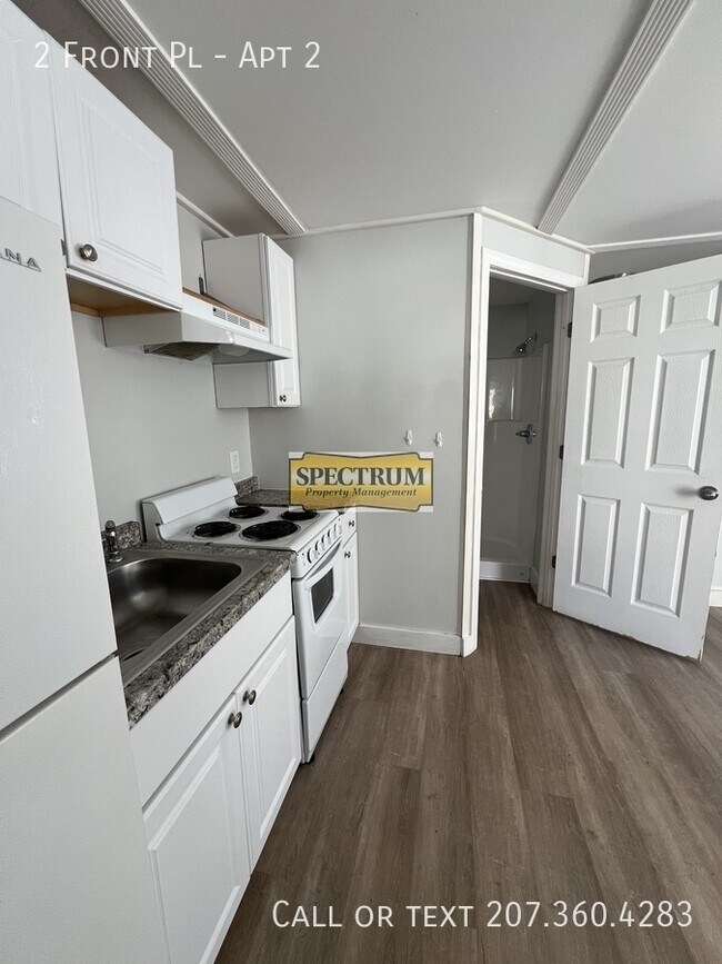 Building Photo - 2 Front Pl