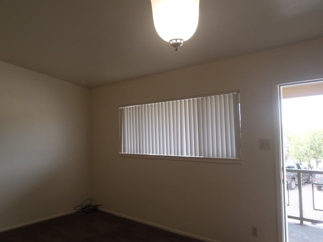 Building Photo - Park Plaza Town Homes & Corporate Apartments
