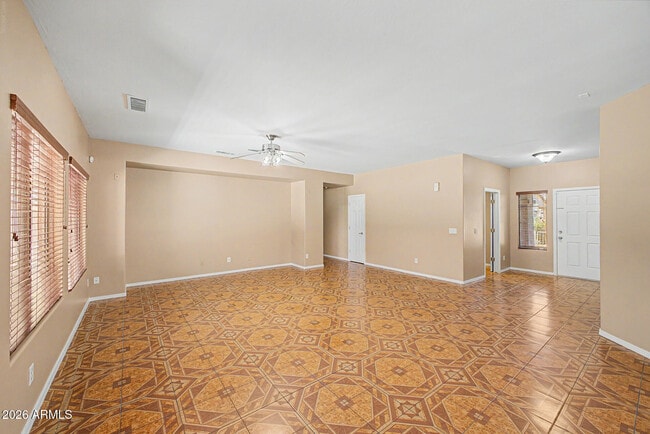 Building Photo - 5329 W La Salle St