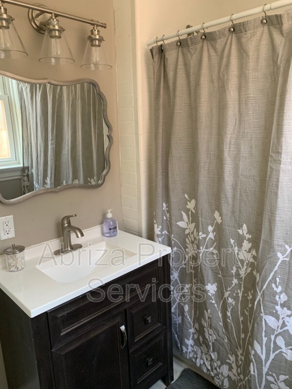 Building Photo - 1651 S Spring Ave