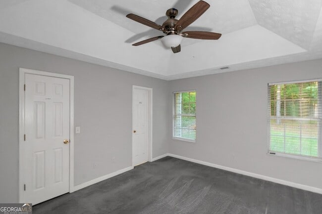 Building Photo - 585 Mountainview Dr