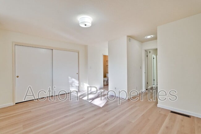 Building Photo - 3322 Shasta Dr