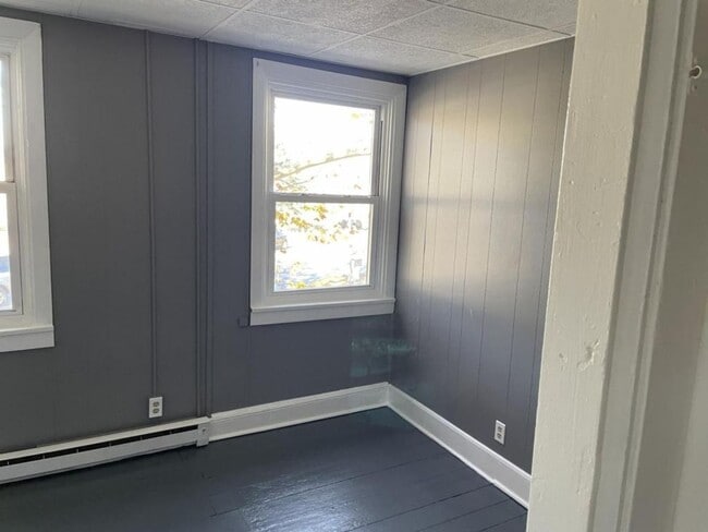 Building Photo - 365-365 N Hanover St