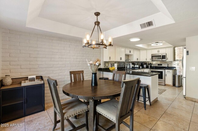 Building Photo - 7802 E MacKenzie Dr