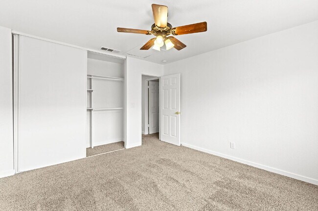 Building Photo - "Charming 3-Bedroom Townhouse Oasis with 2 Full Baths in Las Vegas – 1220 Sq Ft of Comfortable Li...