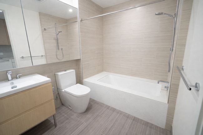 Building Photo - Spacious Studio Available Now!