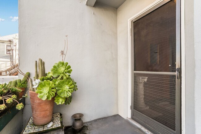 Building Photo - 2432 Webb Ave