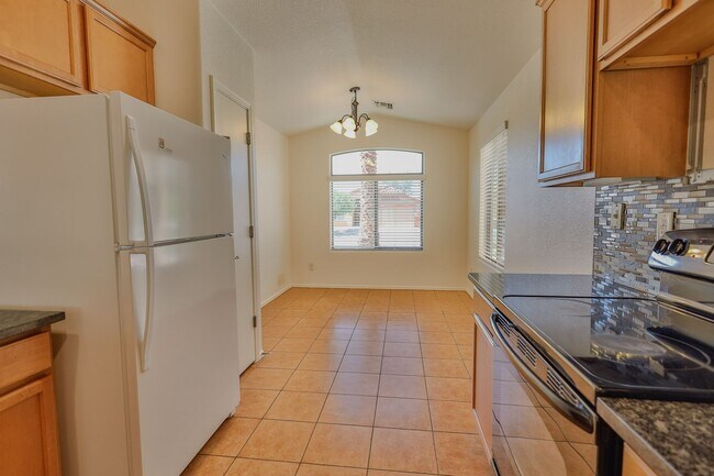 Building Photo - 3 Bedroom 2 Bathroom