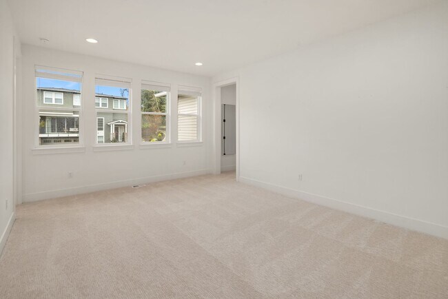 Building Photo - 7967 112th Ln SE